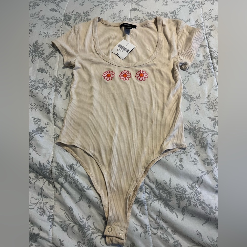 Cream bodysuit with flowers